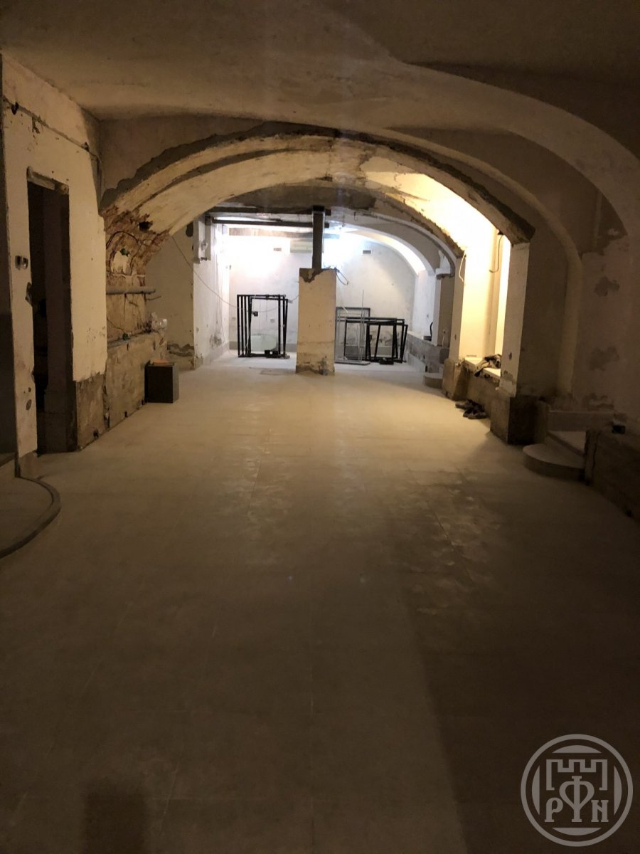 Фото: №272978 Продам универсальное помещение в самом центре Санкт-Петербурга, test