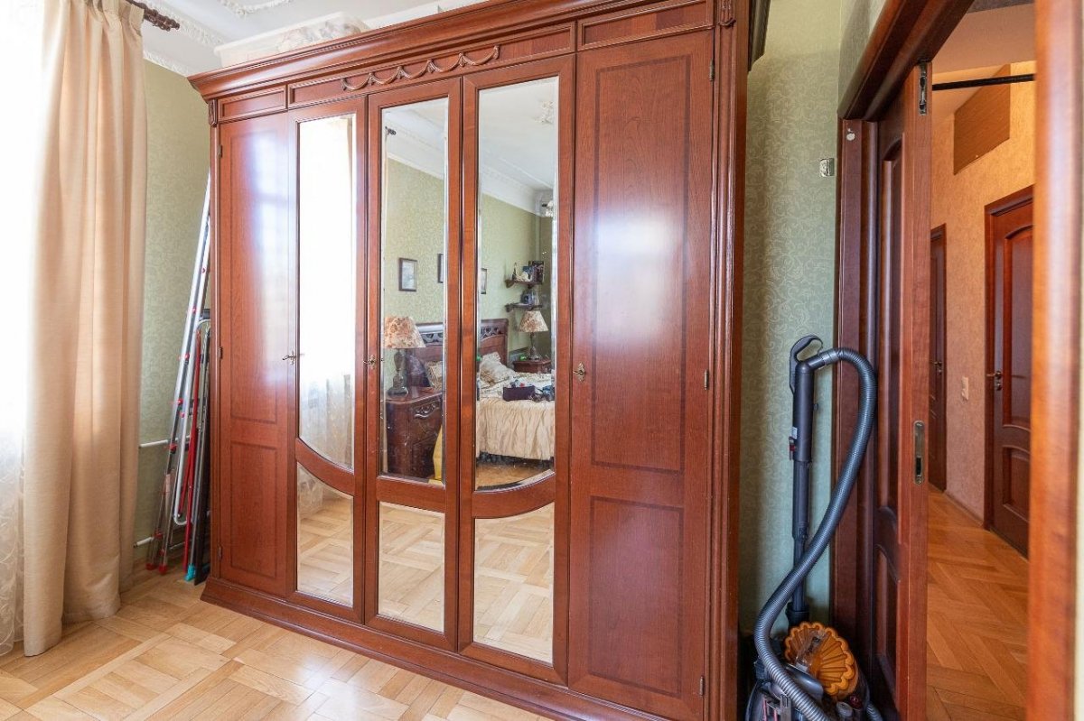 Большеохтинский просп., д 33, корпус 1 Большеохтинский просп., д 33, корпус 1