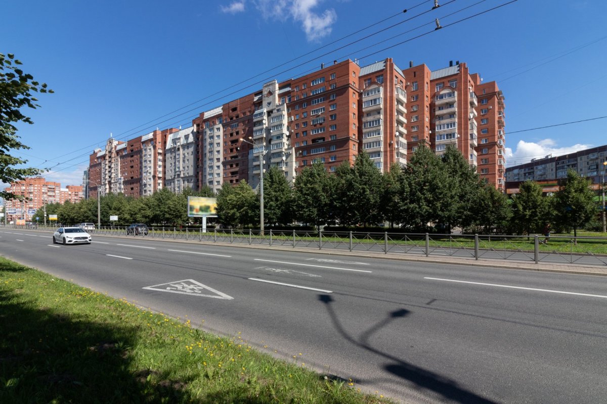 Продажа 3-комнатной квартиры, Санкт-Петербург, Комендантский просп.,  д 25