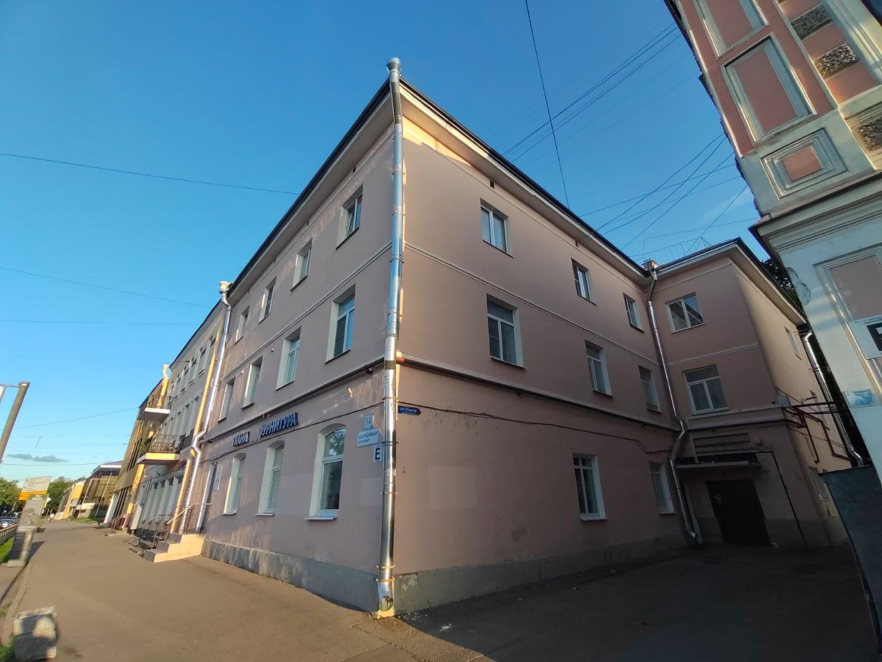 Продажа 3-комнатной квартиры, Ломоносов, Дворцовый просп.,  д 34