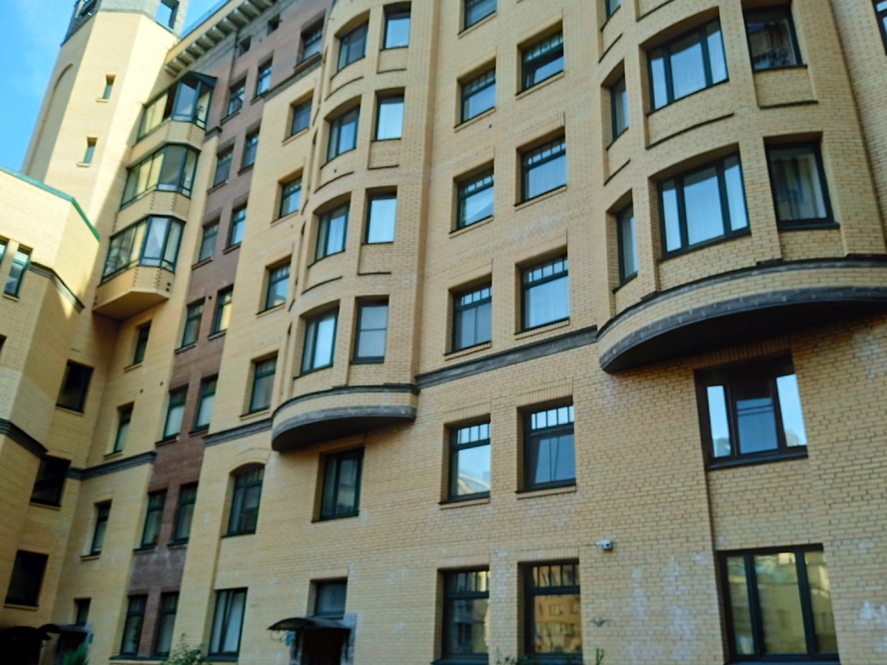 Продажа 3-комнатной квартиры, Санкт-Петербург, Нахимова ул.,  д 15