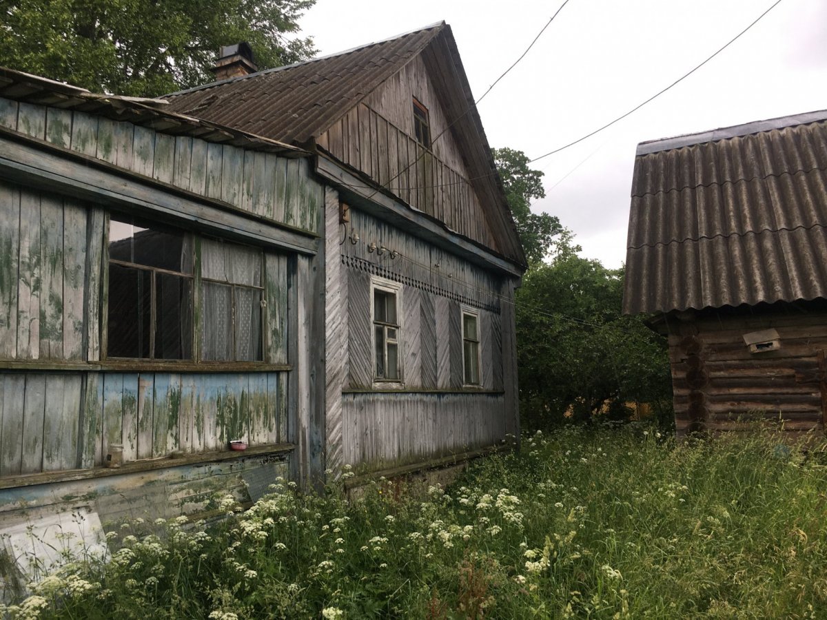 Дом в деревне ленинградская. Изори Лужский район. Деревня Изори Ленинградская область. Деревня большие Изори Лужский район. Деревня Изори Волосовский район.